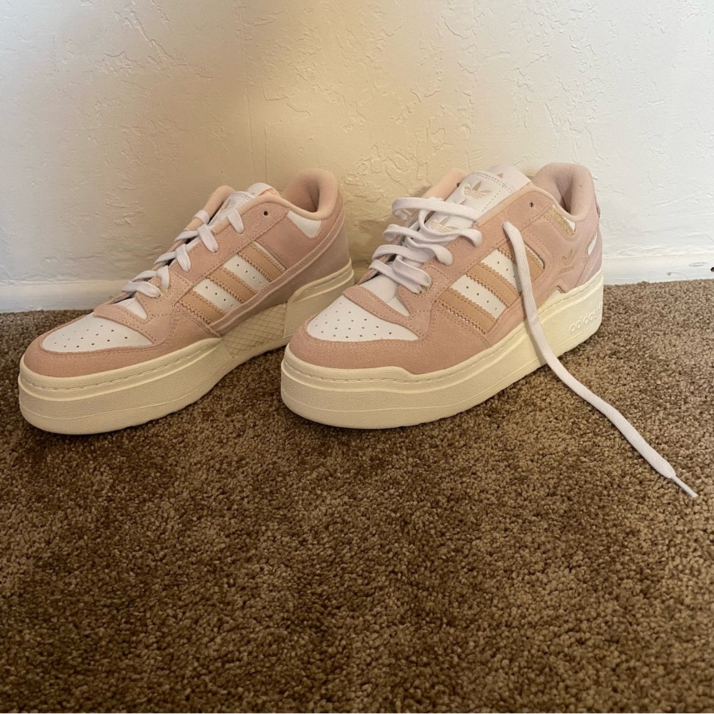 NWT adidas platform forum shoes. Women’s 11.